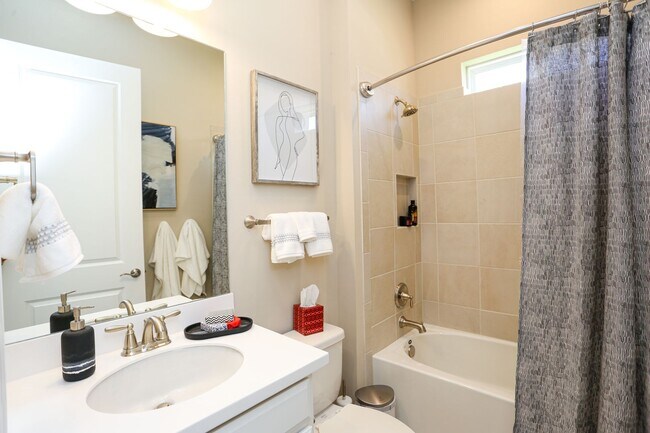 Building Photo - BRAND NEW** STUNNING POOL HOME**PROFESSIONALLY DECORATED**3 BEDS + DEN/ 3 FULL BATHS***ESPLANADE ...