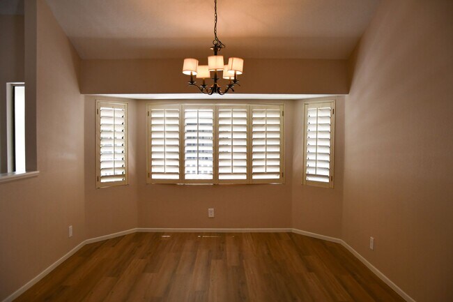 Building Photo - Newly remodeled and updated