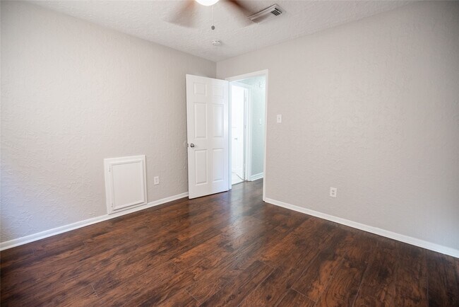 Building Photo - 13314 Ravensway Dr