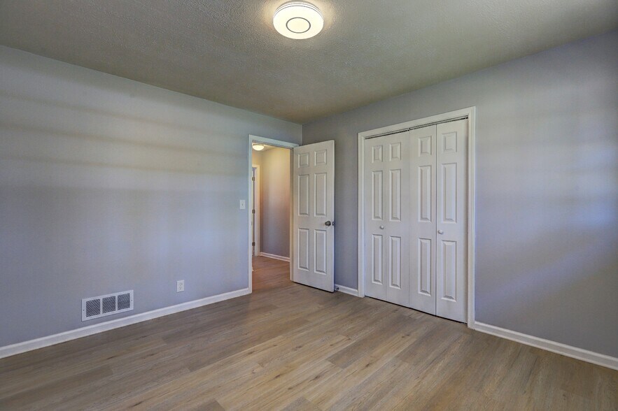 Building Photo - 469 Dogwood Dr