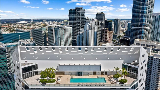 Building Photo - 1300 Brickell Bay Dr