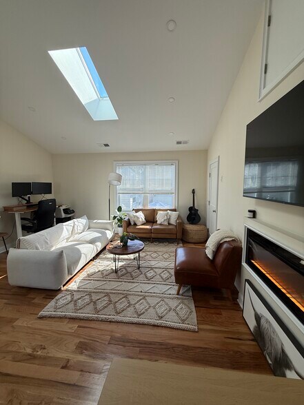 Building Photo - 60 Melbourne Rd Ext