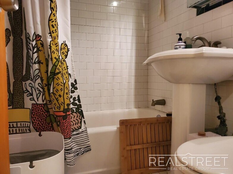 Building Photo - Stunning 2BR apartment with Private Terran...