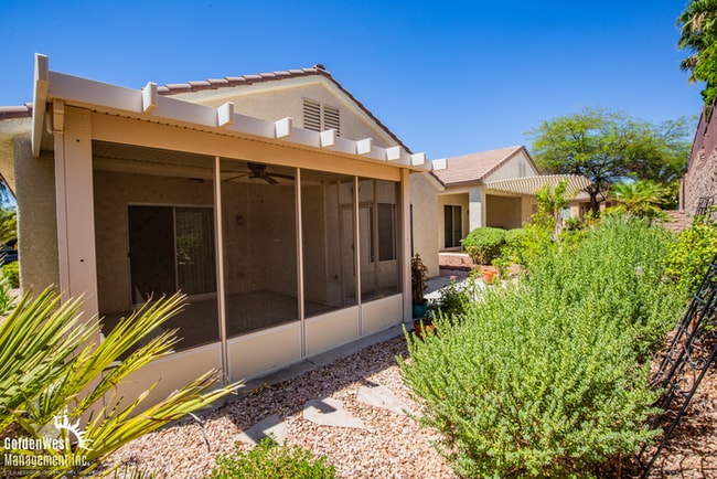 Building Photo - Charming 2Bdm 2Ba Home Located in the Desi...