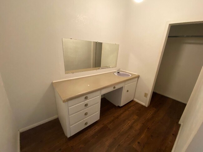 Building Photo - PRE-LEASING