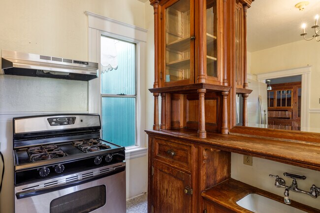 Building Photo - 2840 Bryant St