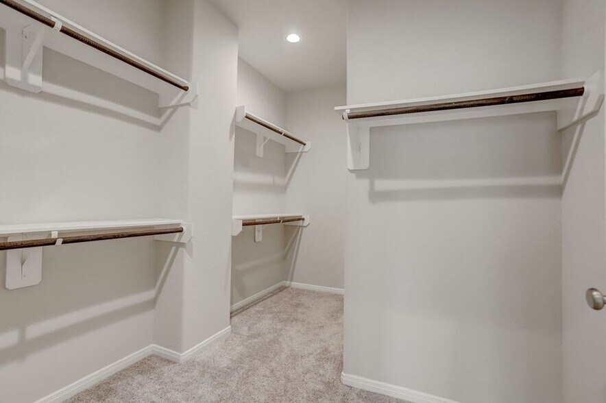 Building Photo - 2714 Veranda Fls