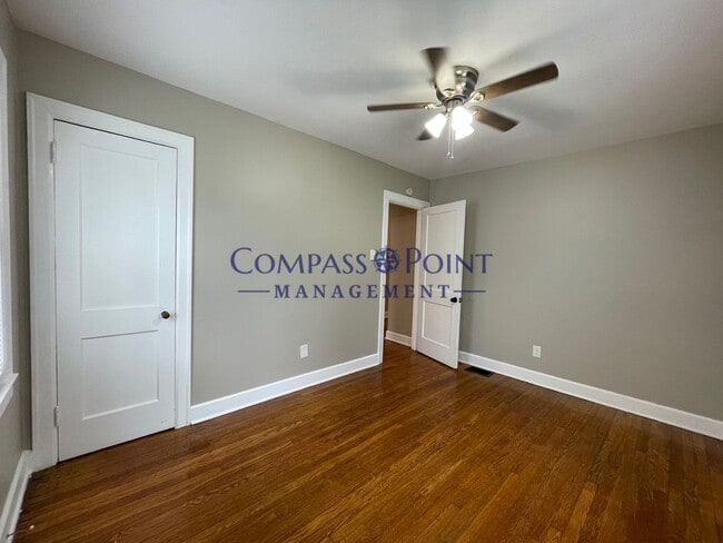 Building Photo - 4 bed 2 bath in Castlewood Park area/ Loud...