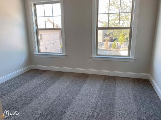 Building Photo - 1395 Live Oak Lane