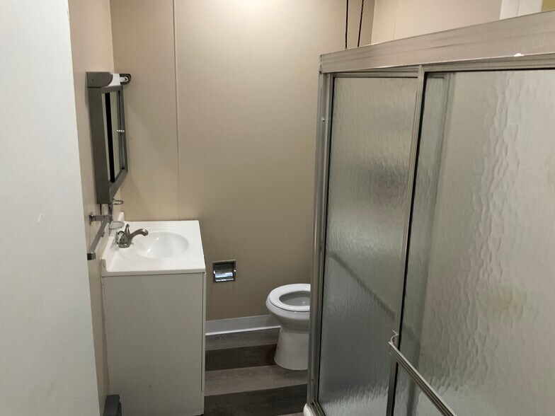 Building Photo - 348 N Simpson St