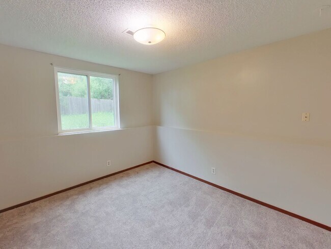Building Photo - 1730 S Beech Ct