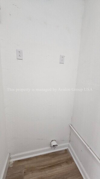 Building Photo - 7007 Oakwood Dr
