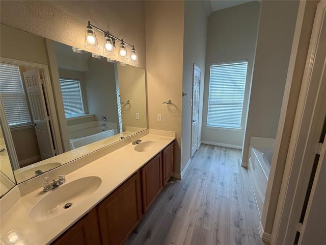 Building Photo - 1026 Elm Dr