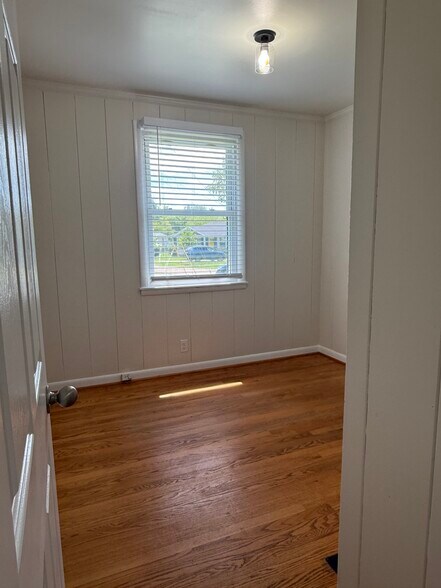 Building Photo - 2407 Lazenby Dr