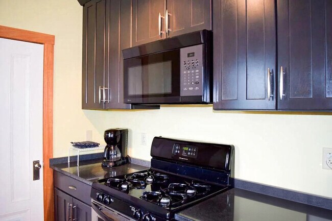 Building Photo - 230 Boston St