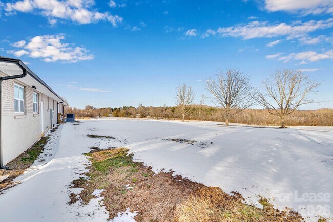 Building Photo - 2765 Long Cir