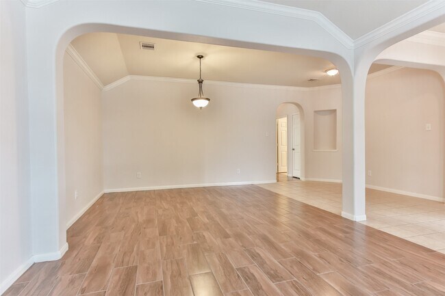 Building Photo - 14603 Whispering Cypress Dr