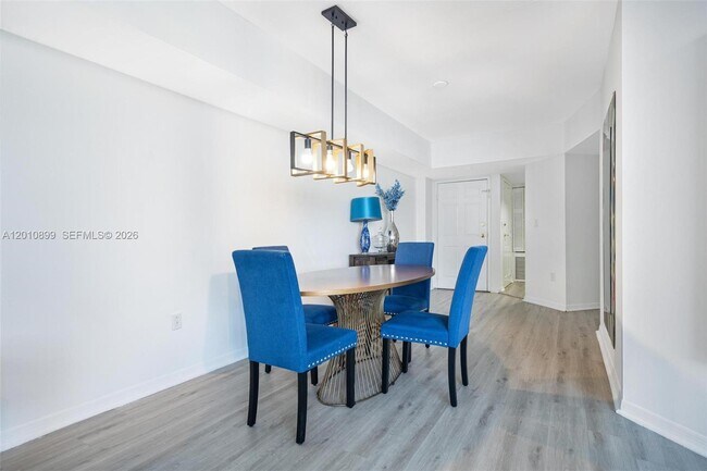 Building Photo - 825 Brickell Bay Dr