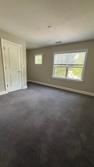 Building Photo - 43 Foxden Dr