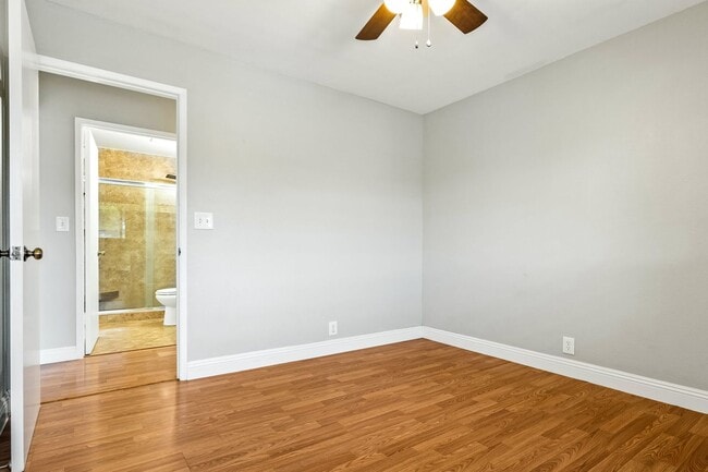 Building Photo - Fully Renovated Unfurnished 2 Bedroom/1.5 Bath at Southpointe