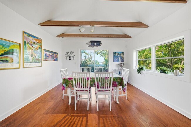 Building Photo - 700 Lands End Dr