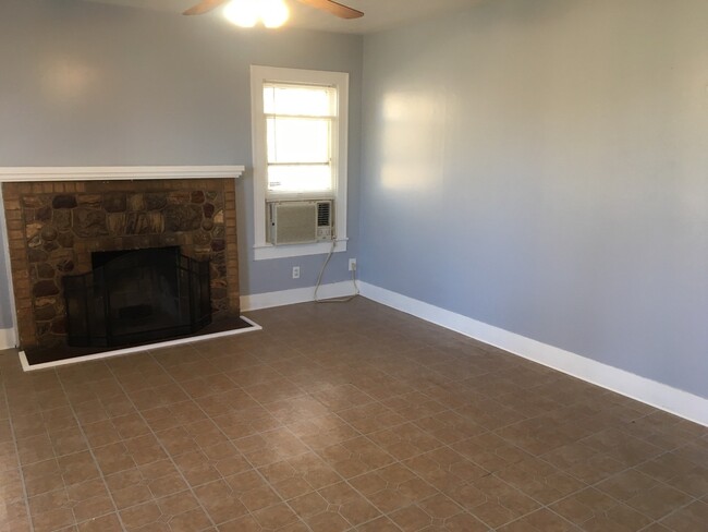 Primary Photo - Adorable & Affordable 2 bedroom house!!