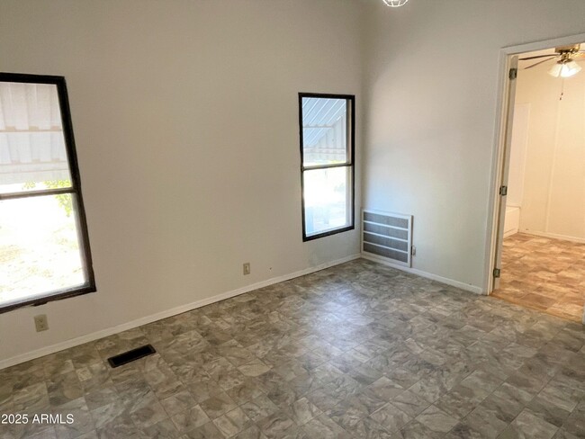 Building Photo - 11275 N 99th Ave