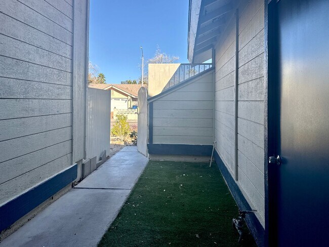 Building Photo - NO HOA! 4-Bedroom Single-Story Home in Henderson – Pets Welcome!