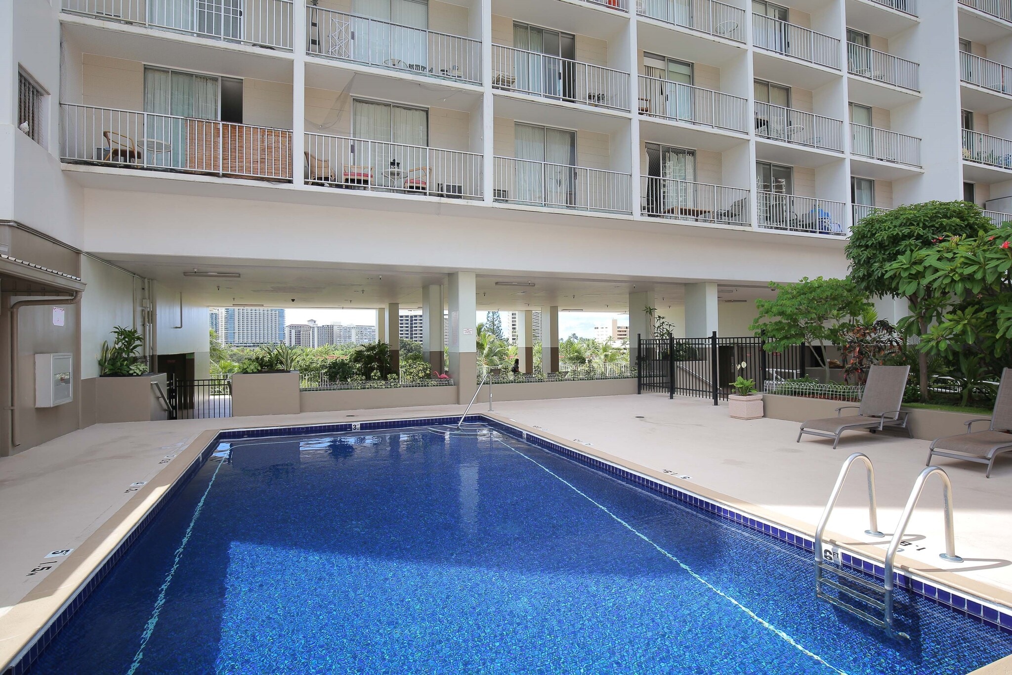 Building Photo - 1920 Ala Moana Blvd