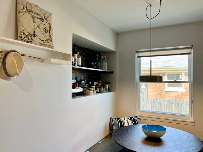 Building Photo - 940 N Oak Park Ave