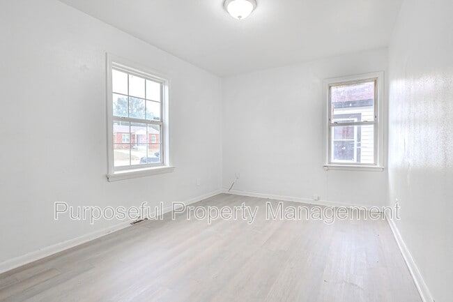 Building Photo - 3128 NE 15th St