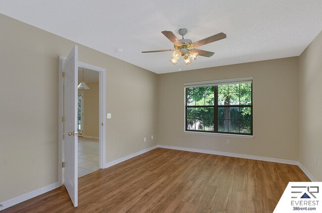 Building Photo - 83 Brushwood Ln