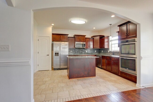 Building Photo - Stunning Five Bedroom With Hardwoods, Fireplace and Covered Patio in Sunset Meadows