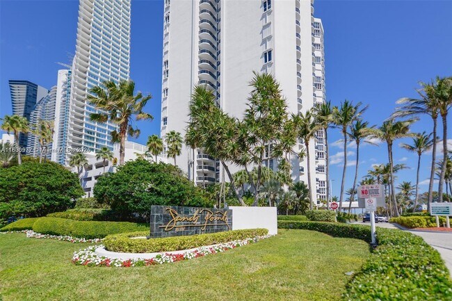 Building Photo - 16711 Collins Ave