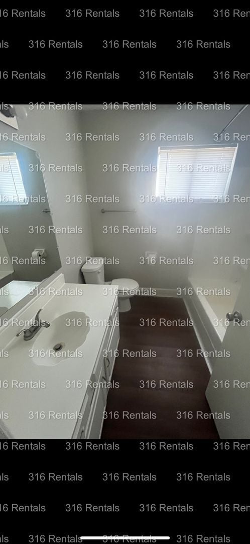 Building Photo - $850- 2 bed 1 bath - Townhomes