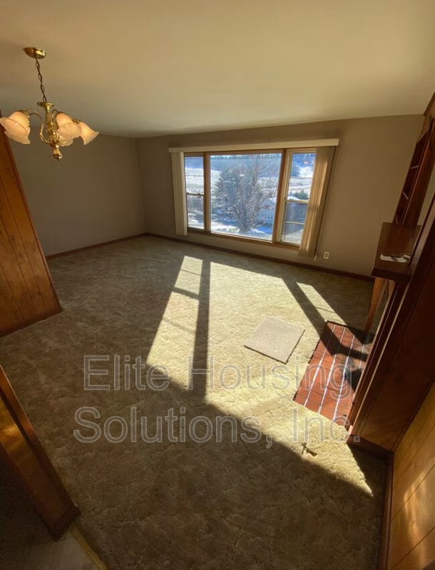 Building Photo - 410 Colonial Dr