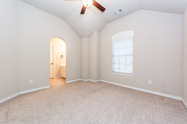 Building Photo - 716 Sugar Valley Rd