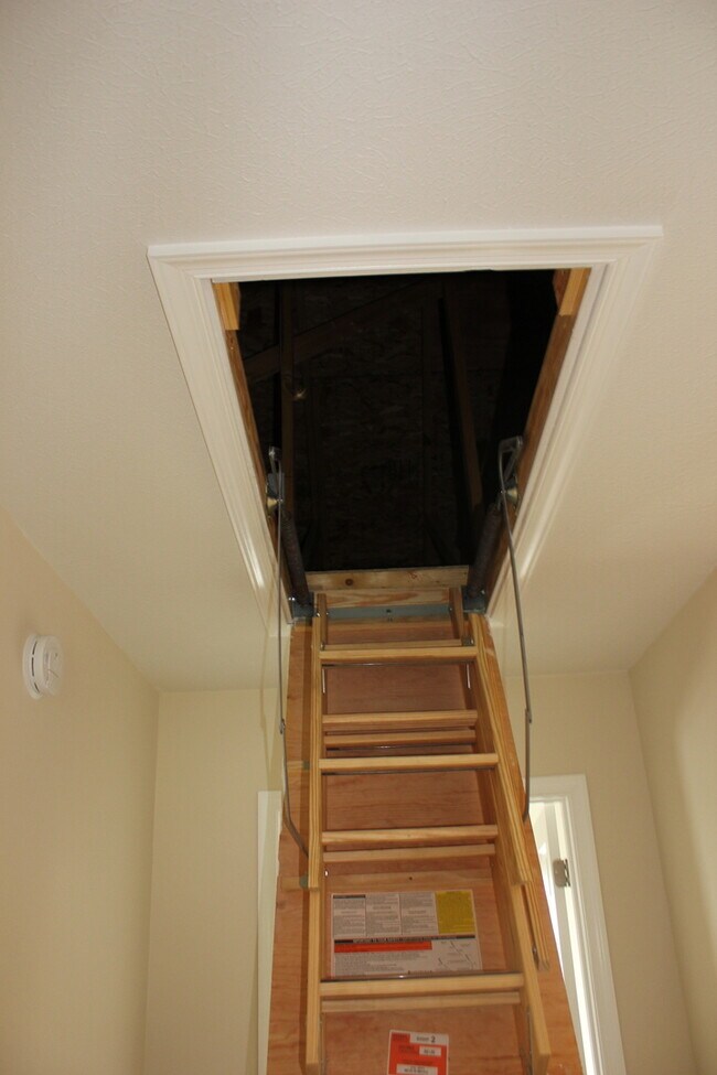 Building Photo - 3 Bedroom, 2.5 Bath Townhome for Rent
