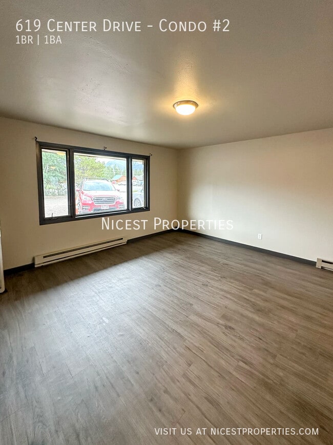 Building Photo - 619 Center Dr