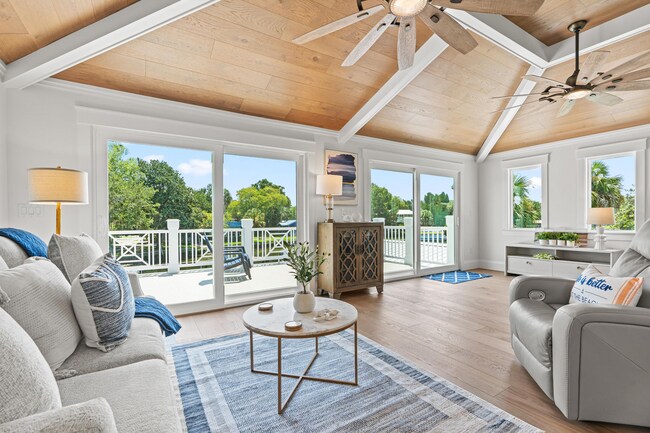 Building Photo - 202 NE 2nd Ave