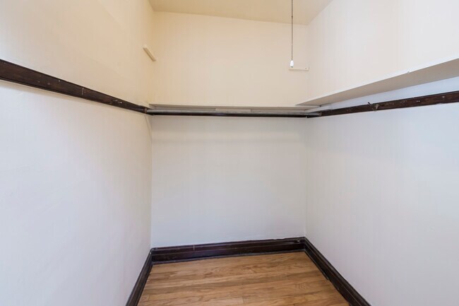 Building Photo - 944-964 S. Oak Park Avenue