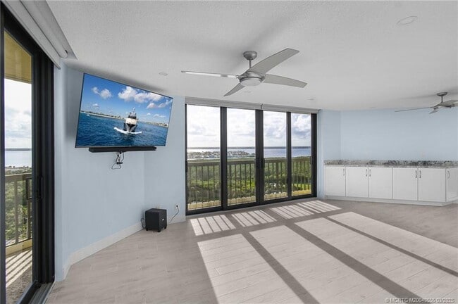 Building Photo - 9550 S Ocean Dr