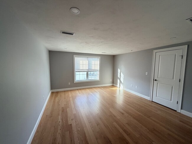 Building Photo - 46 Church St