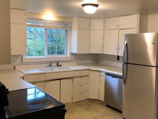Building Photo - 3-bedroom 1 bath House