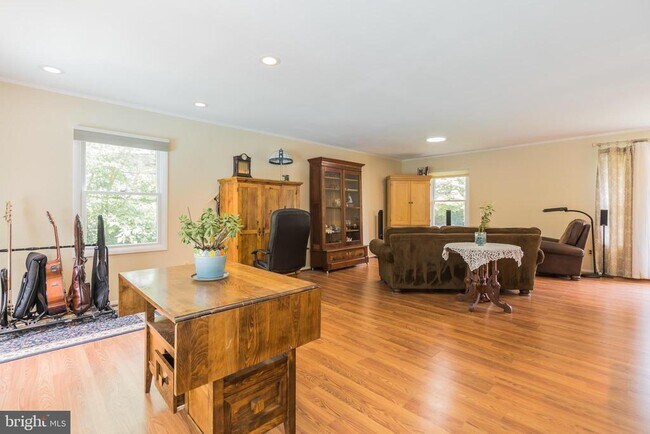 Building Photo - 7011 Hadlow Dr