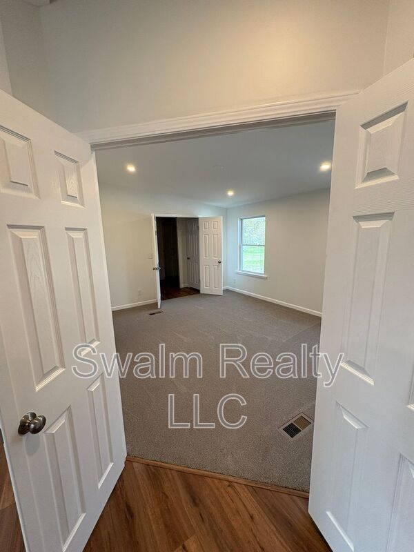 Building Photo - 1165 Bayview Rd