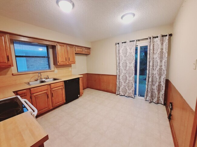 Building Photo - Cozy & Affordable 2 Bedroom in Carrollton!