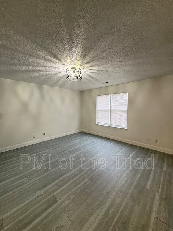 Building Photo - 202 Kinnley Ct