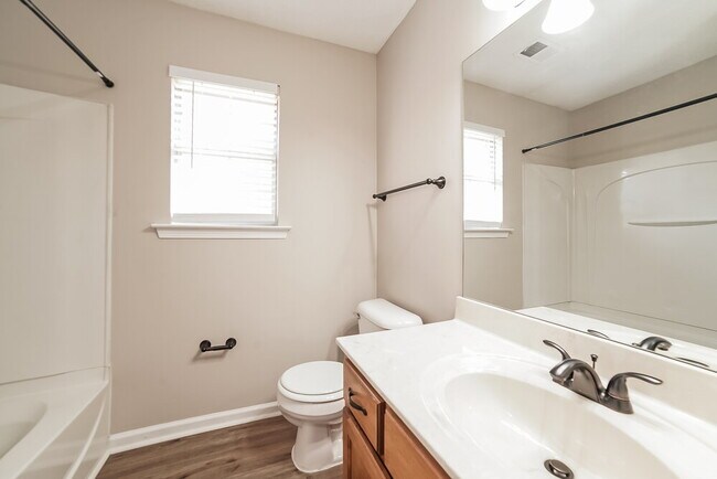 Building Photo - 78 Wren St