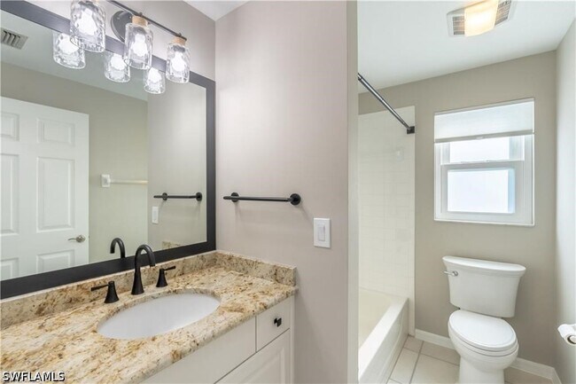 Building Photo - 1704 Royal Cir